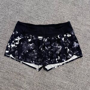 Lululemon Shorts 12 Black and White Floral Print